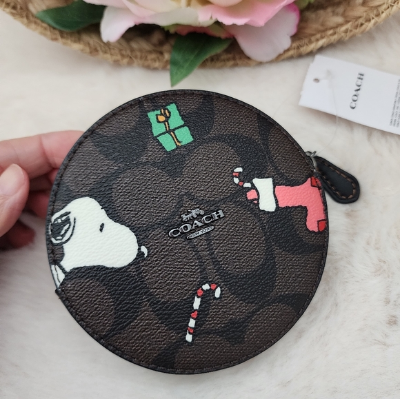 ❤️Bundle Coach Round Coin Case Snoopy and [Dior mini perfume] - Picture 2 of 7